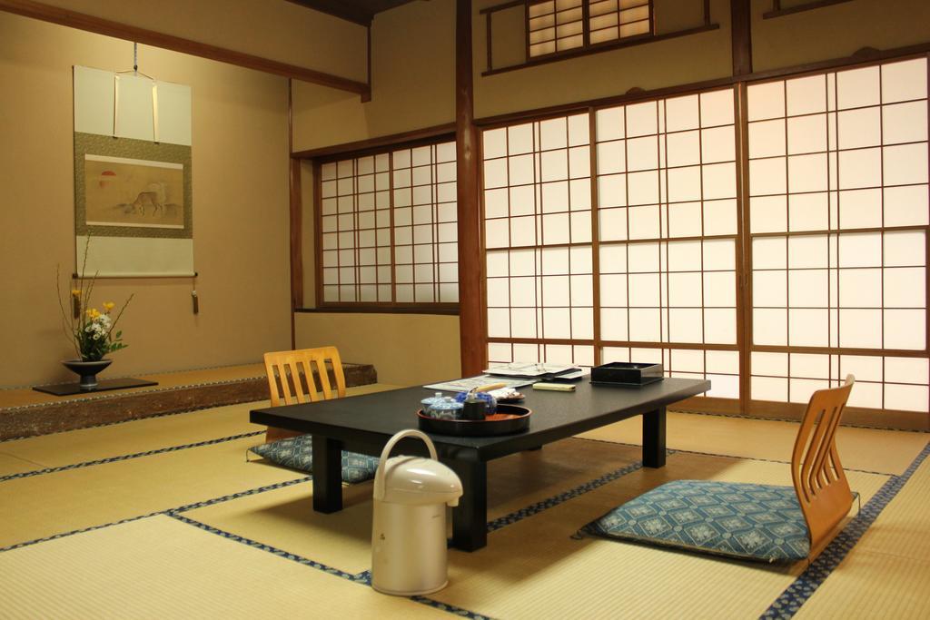 ホテル 青巒荘 湯河原町 エクステリア 写真