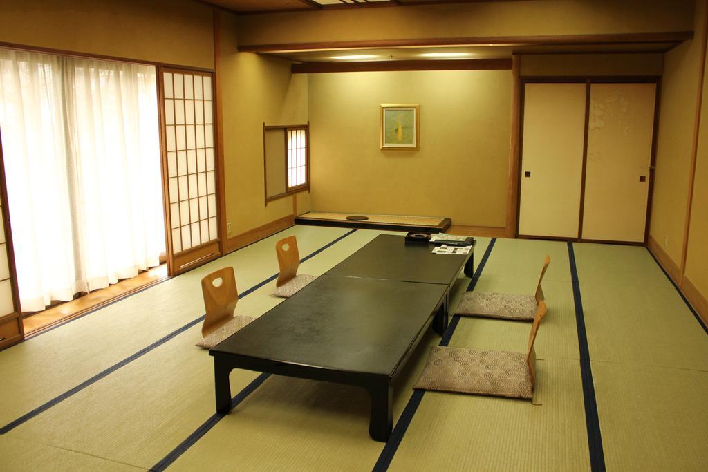 ホテル 青巒荘 湯河原町 エクステリア 写真