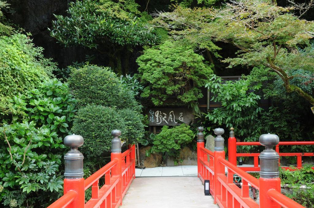 ホテル 青巒荘 湯河原町 エクステリア 写真