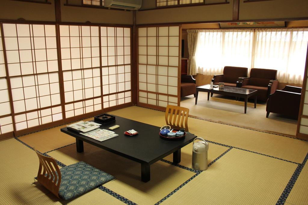 ホテル 青巒荘 湯河原町 エクステリア 写真