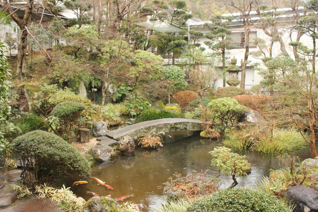ホテル 青巒荘 湯河原町 エクステリア 写真